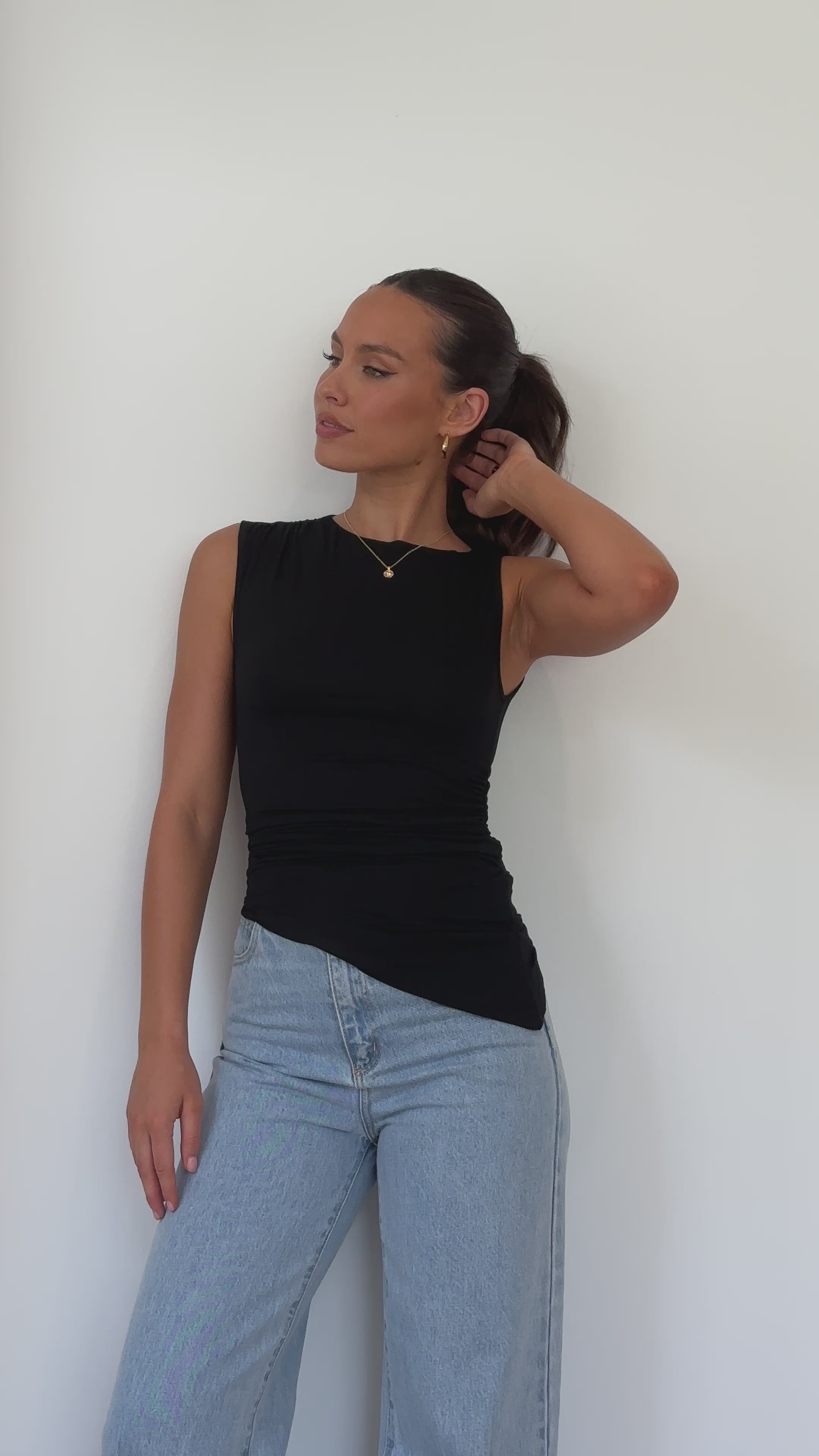 Load video: Faraday Top - Black - Billy J