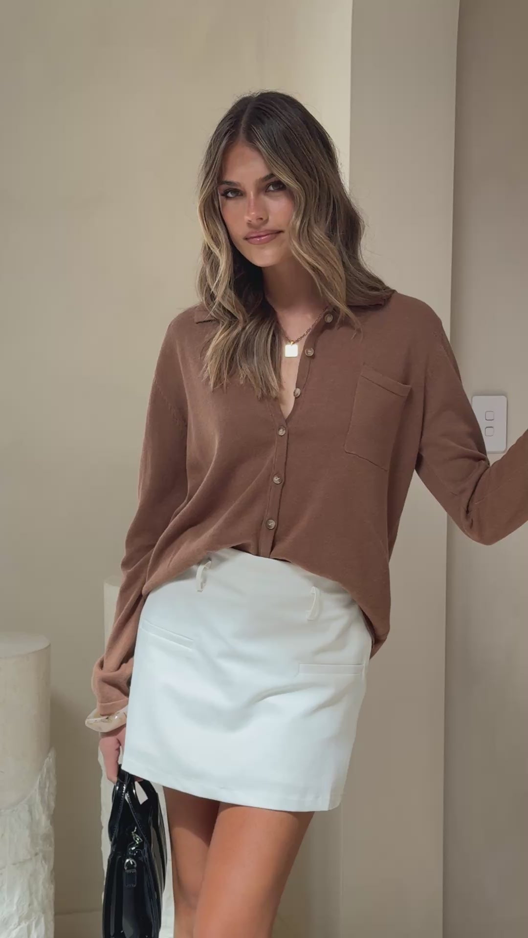 Load video: Klara Knitted Shirt - Caramel - Billy J