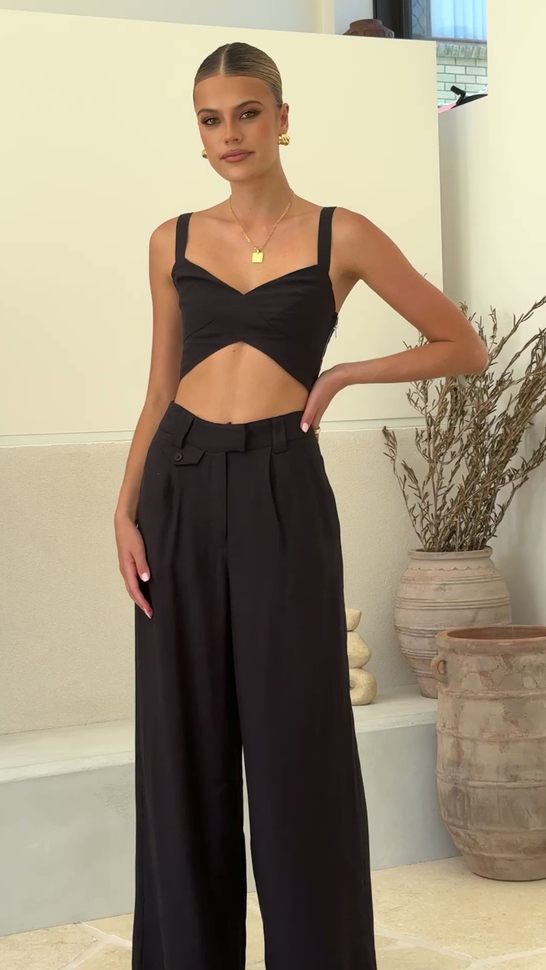 Load video: Toni Crop Top - Black - Billy J