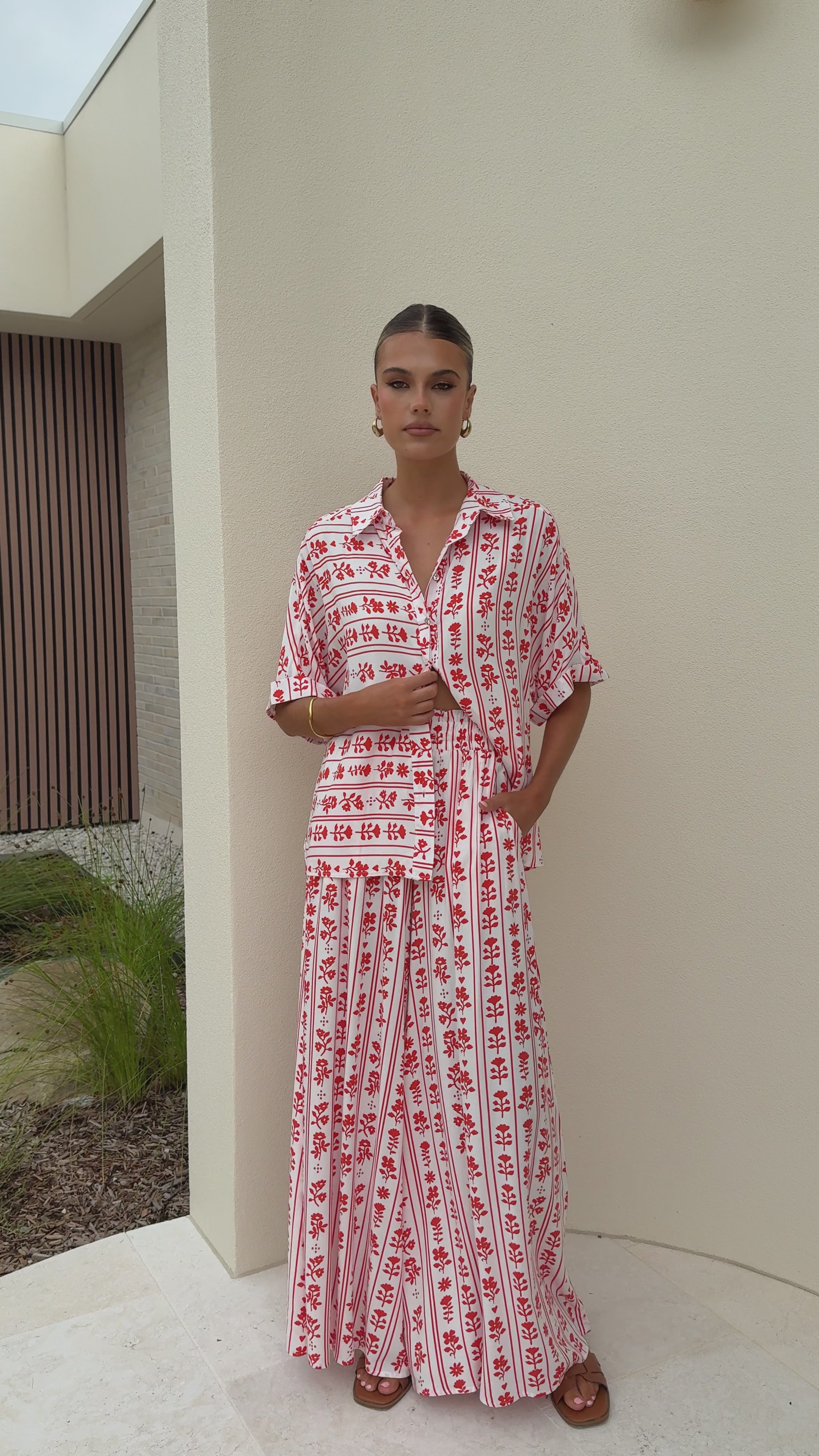 Load video: Daley Button Up Shirt - Floral Love - Billy J
