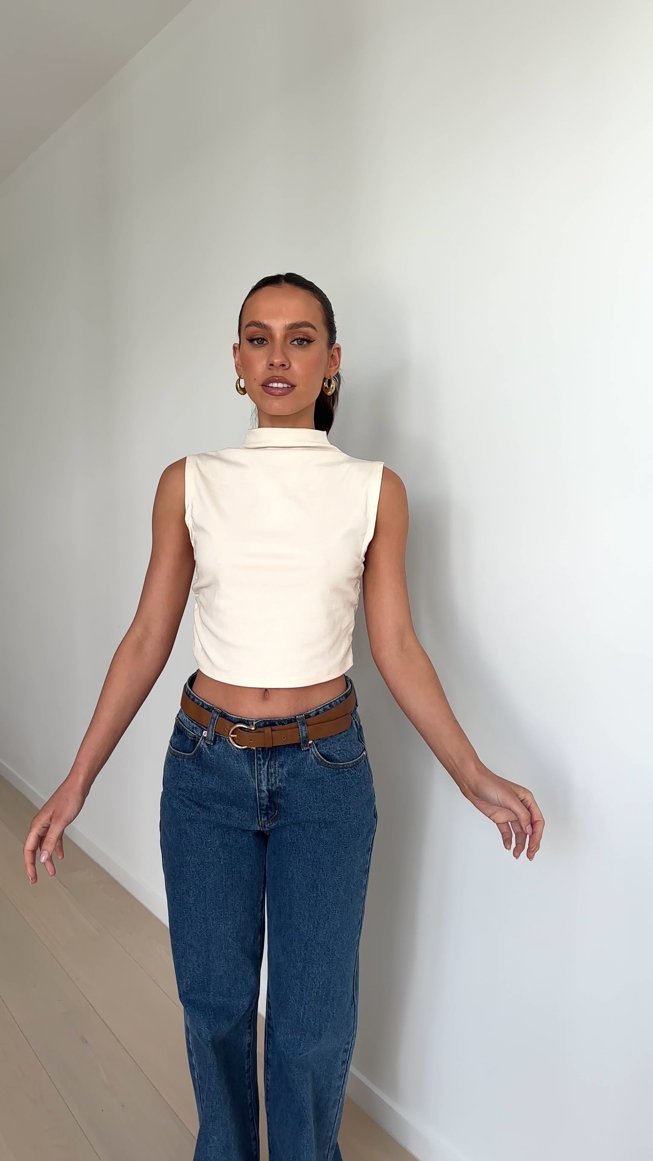 Load video: Banx Top - Off White - Billy J