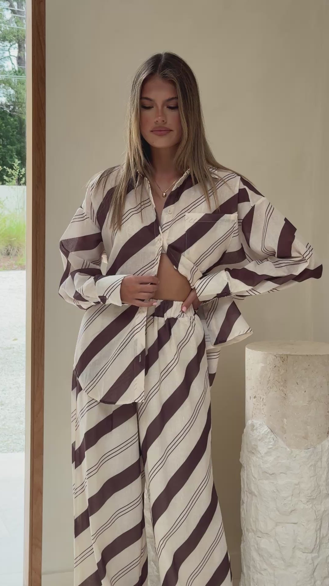 Load video: Torrey Button Up Long Sleeve Shirt - Cream/Cacao - Billy J