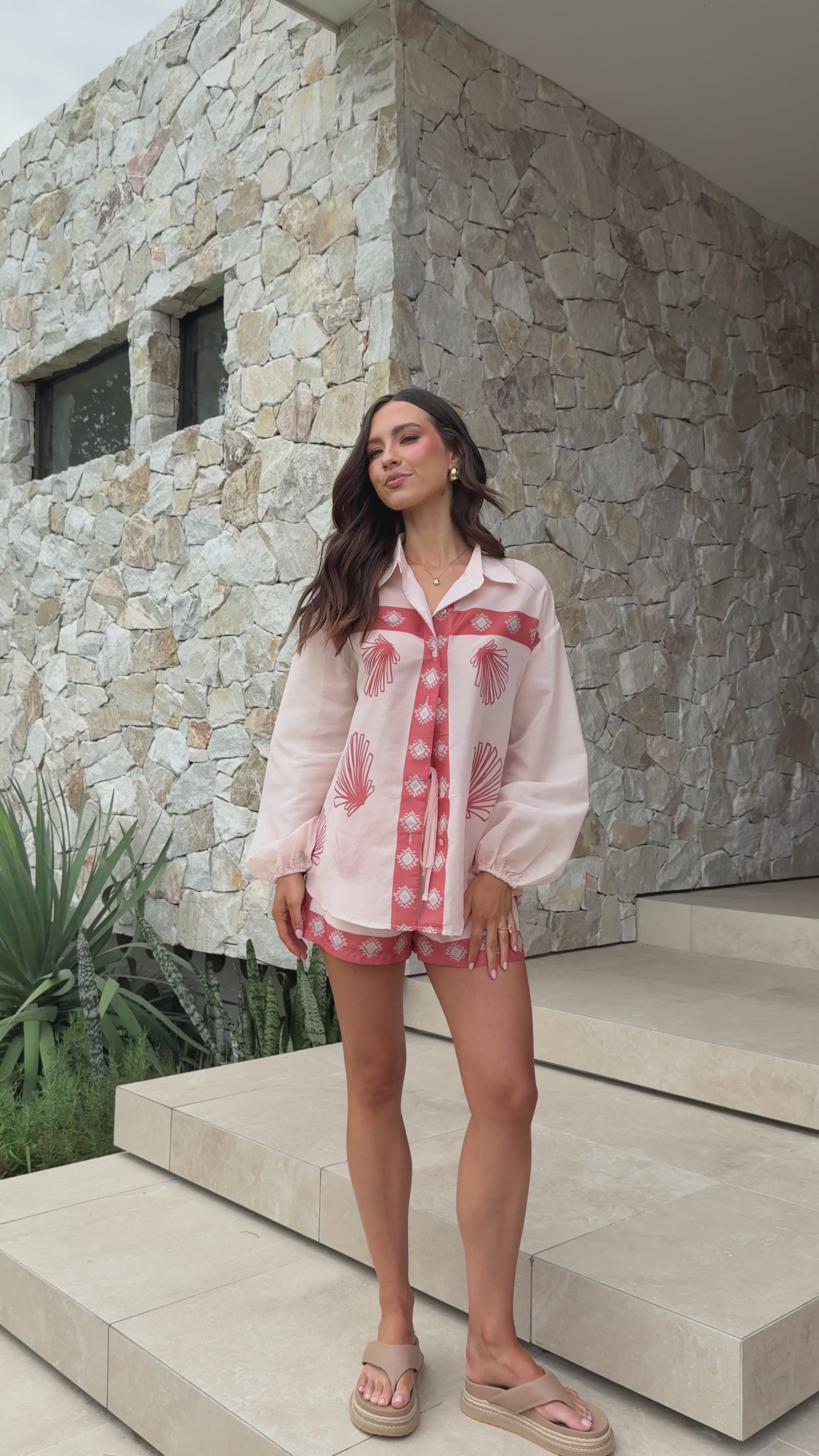 Load video: Tarni Shell Shorts - Salmon - Billy J
