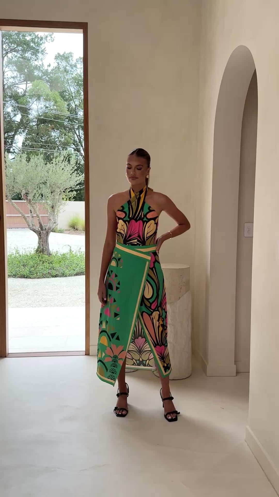 Load video: Portugal Tailored Maxi Skirt - Apple - Billy J