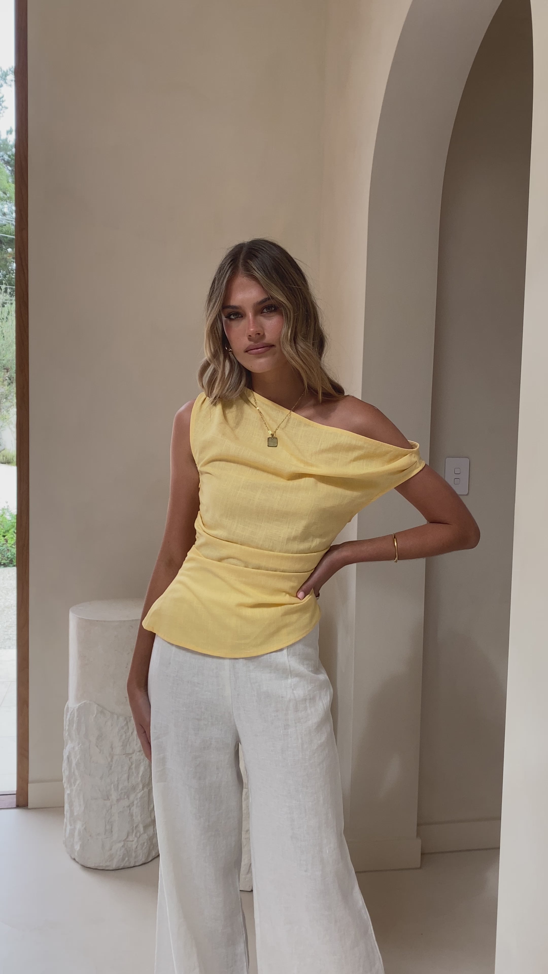 Load video: Nala Top - Yellow - Billy J
