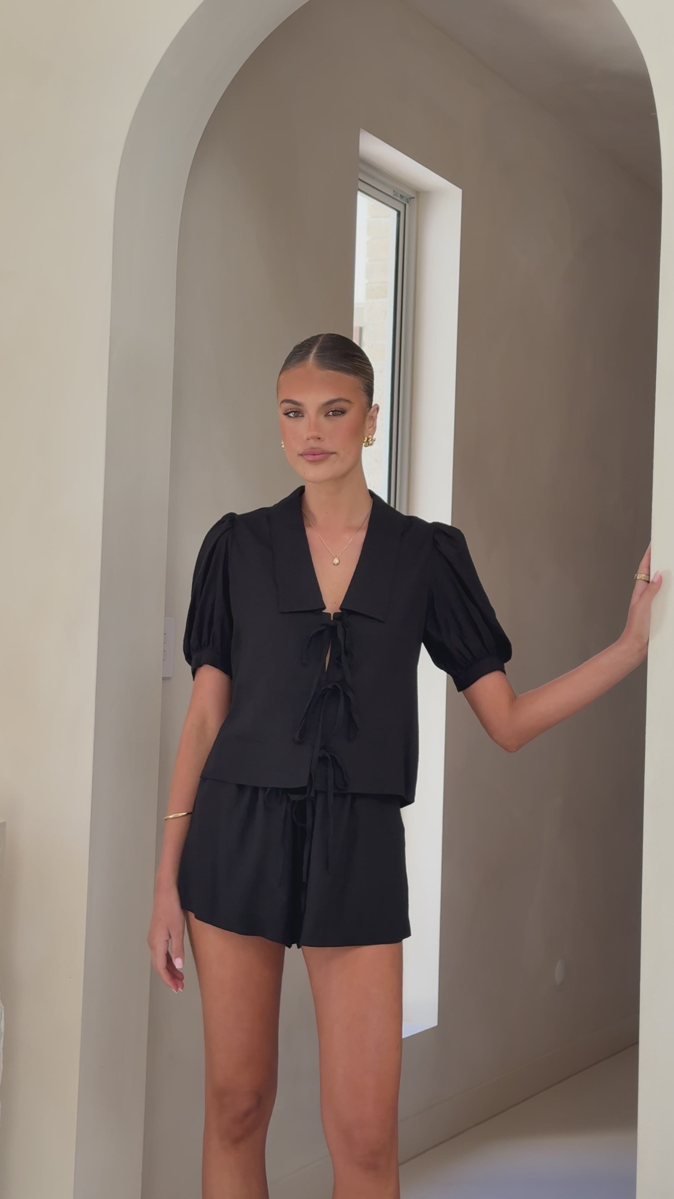 Load video: Alma Shorts - Black - Billy J