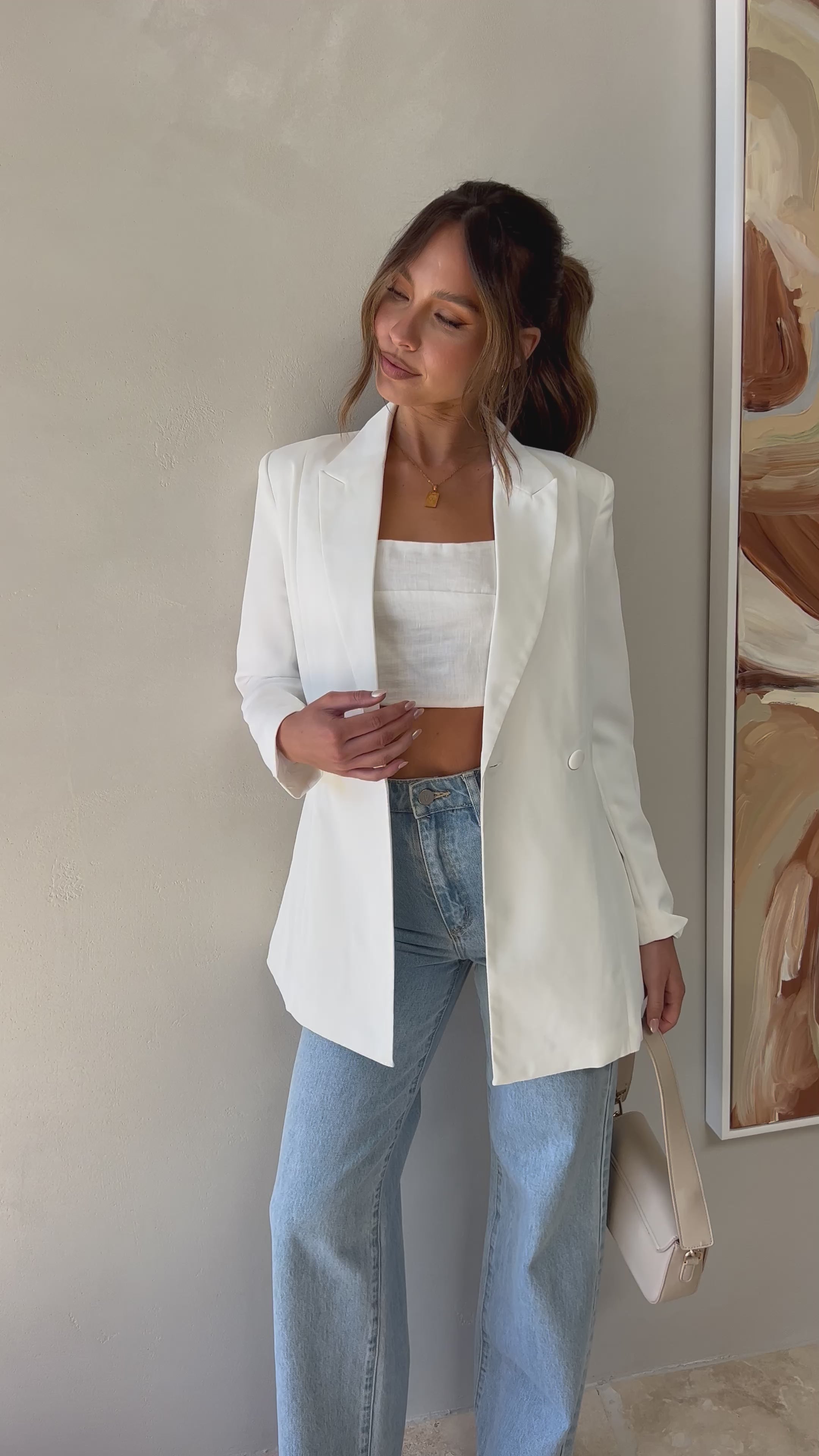 Load video: Hada Blazer - White - Billy J