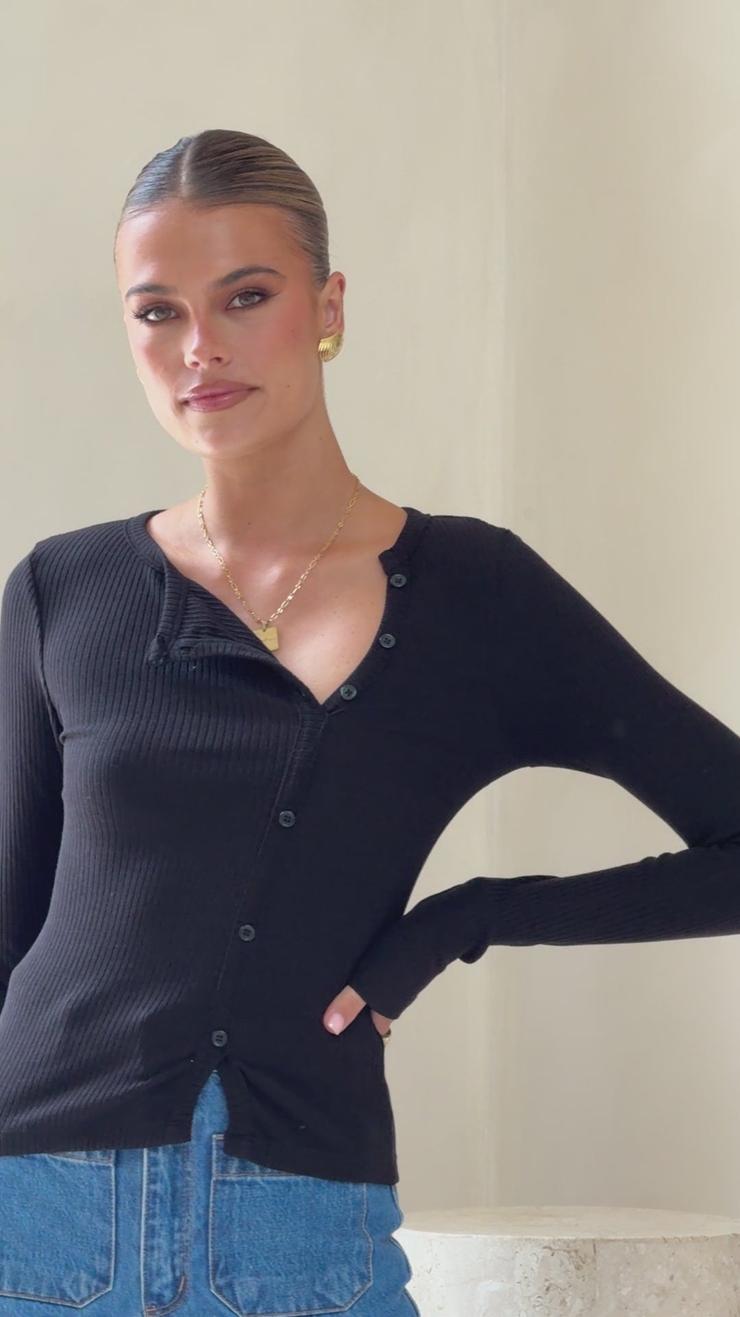 Load video: Ellie Long Sleeve Top - Black - Billy J