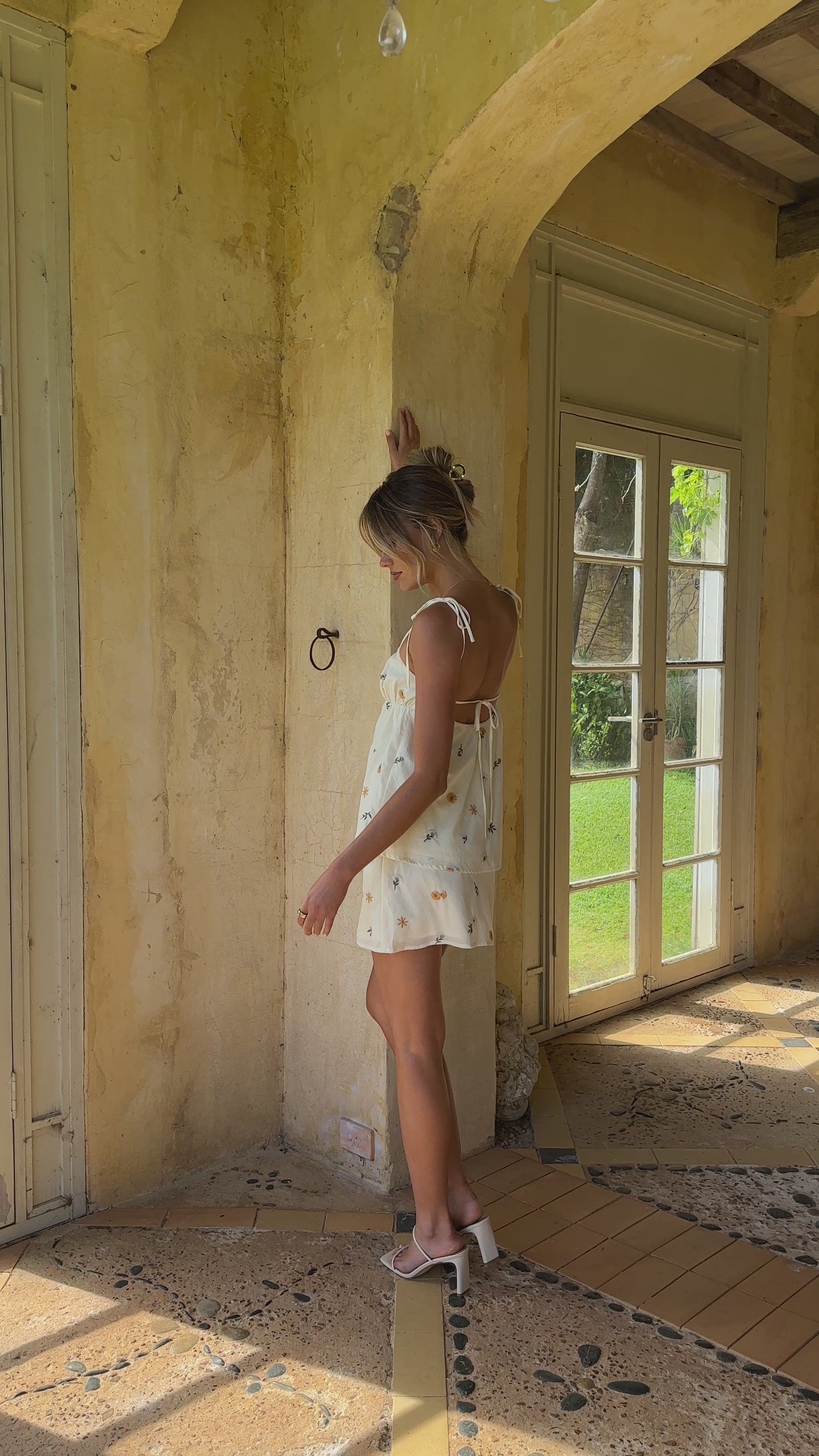 Load video: Sansa Mini Skirt - Leilani Print - Billy J