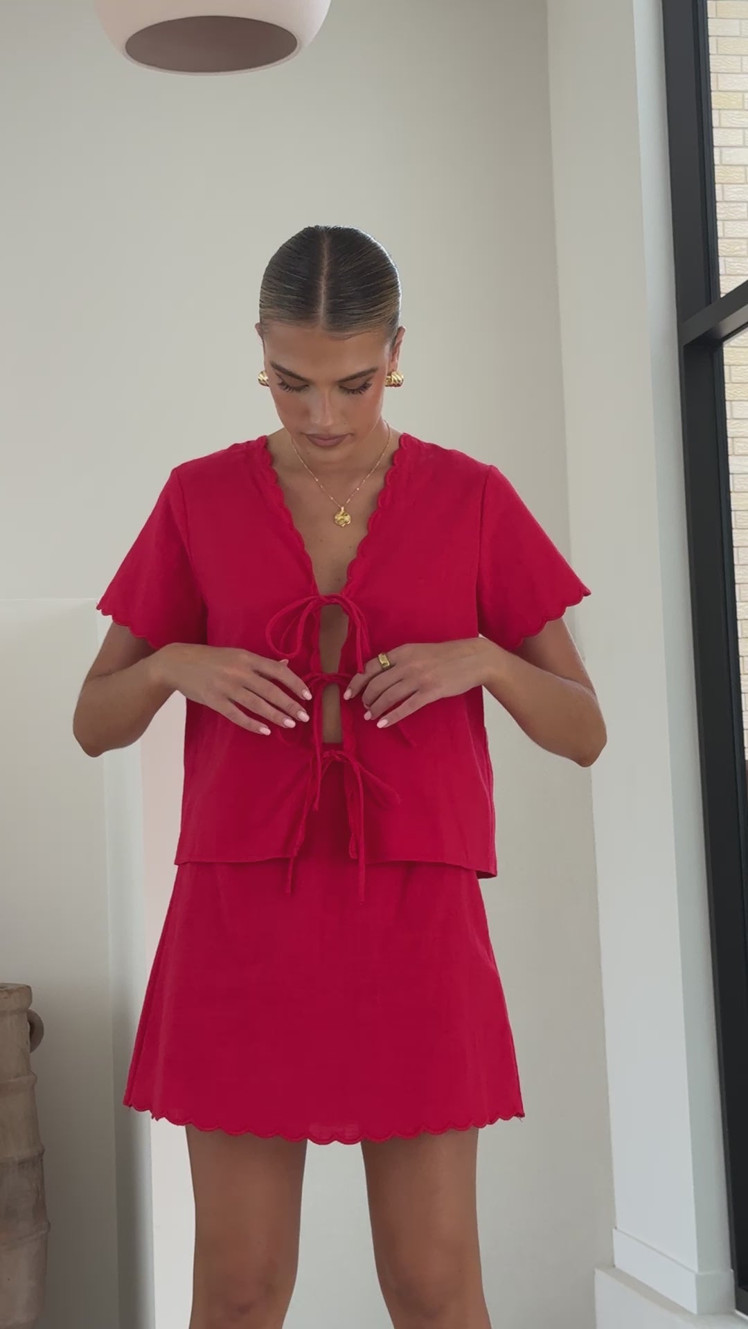 Load video: Colton Top - Red - Billy J
