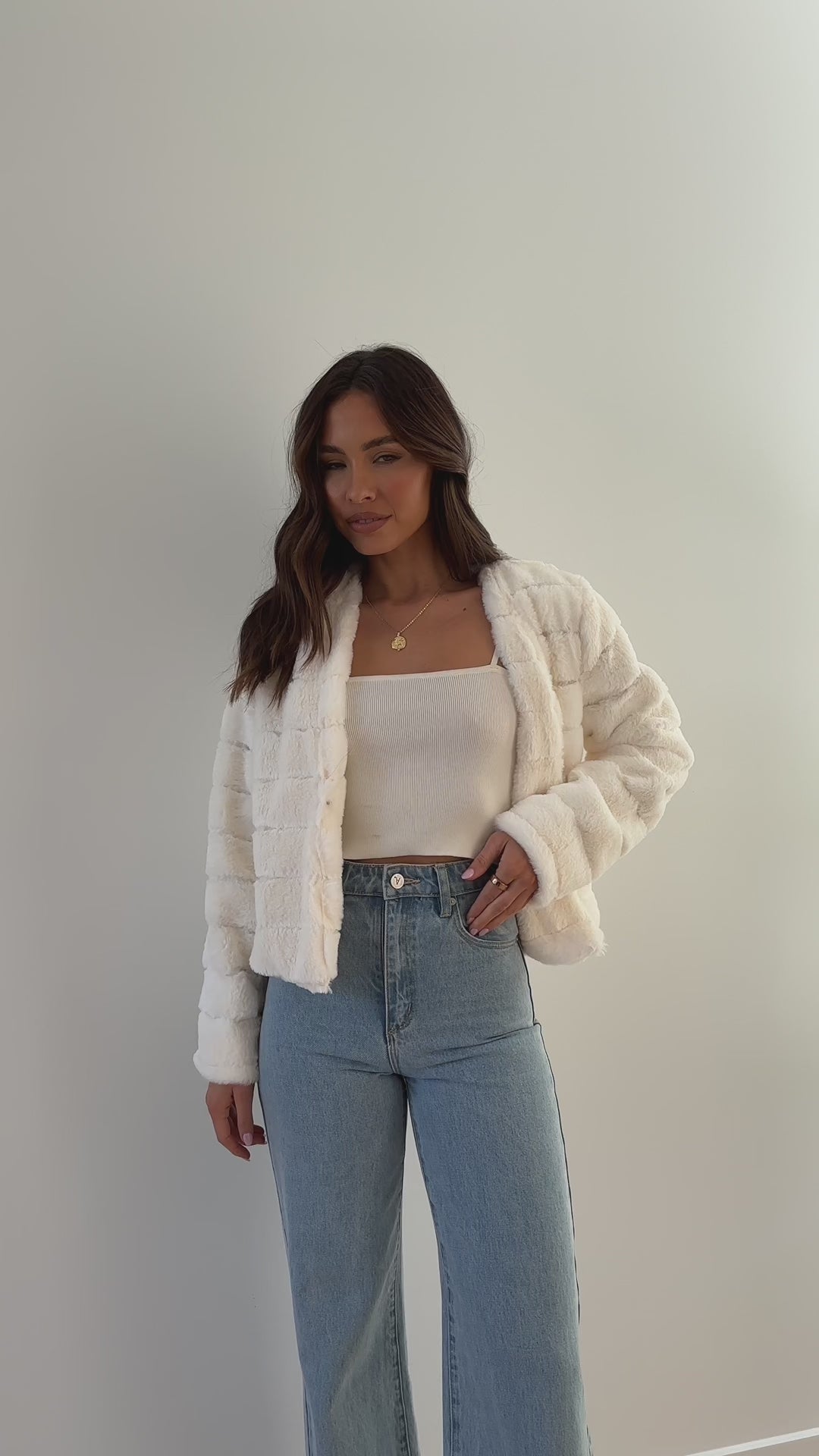 Load video: Tully Crop Jacket - White - Billy J