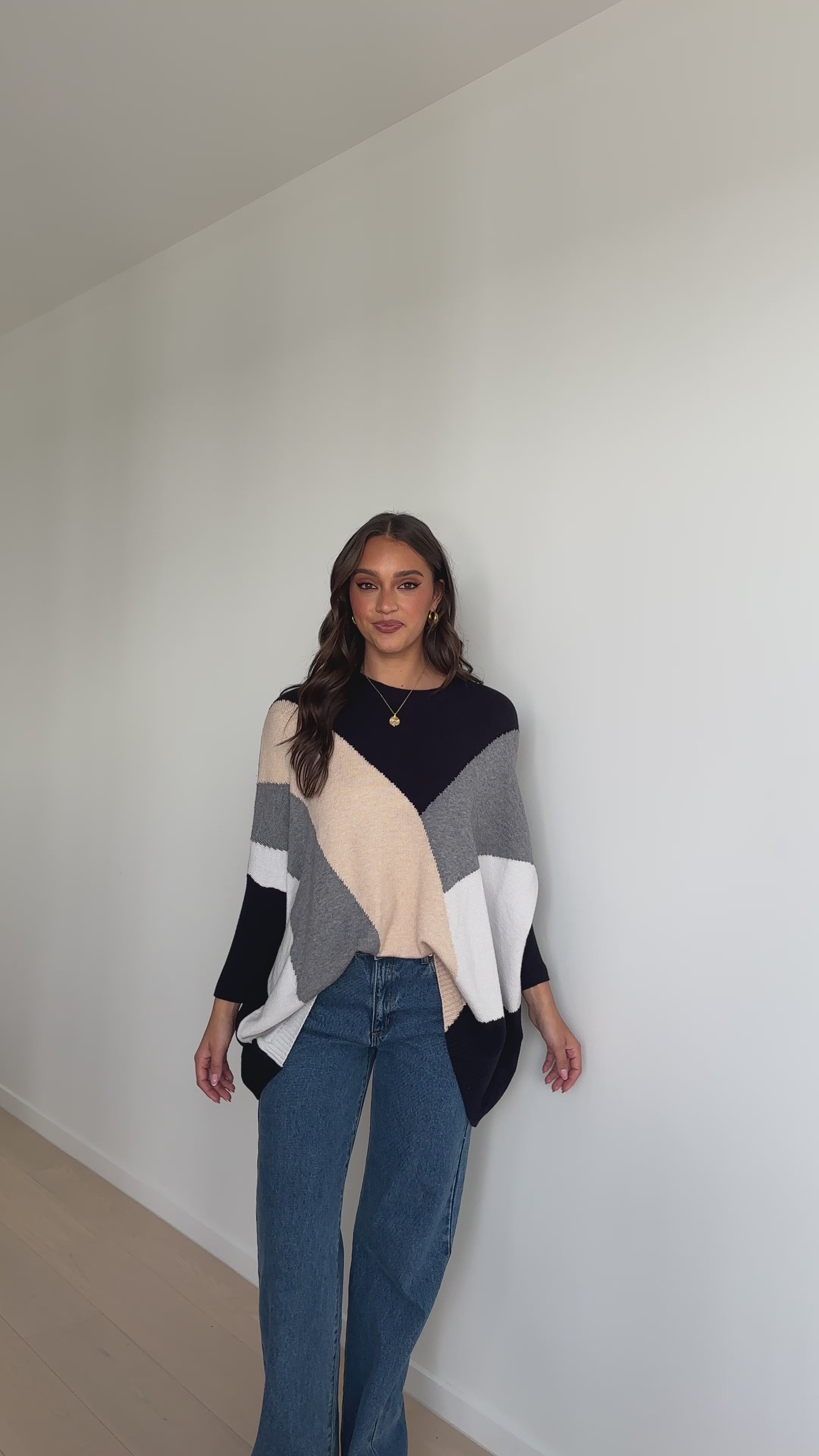 Load video: Poppy Jumper - Black/Beige Print - Billy J