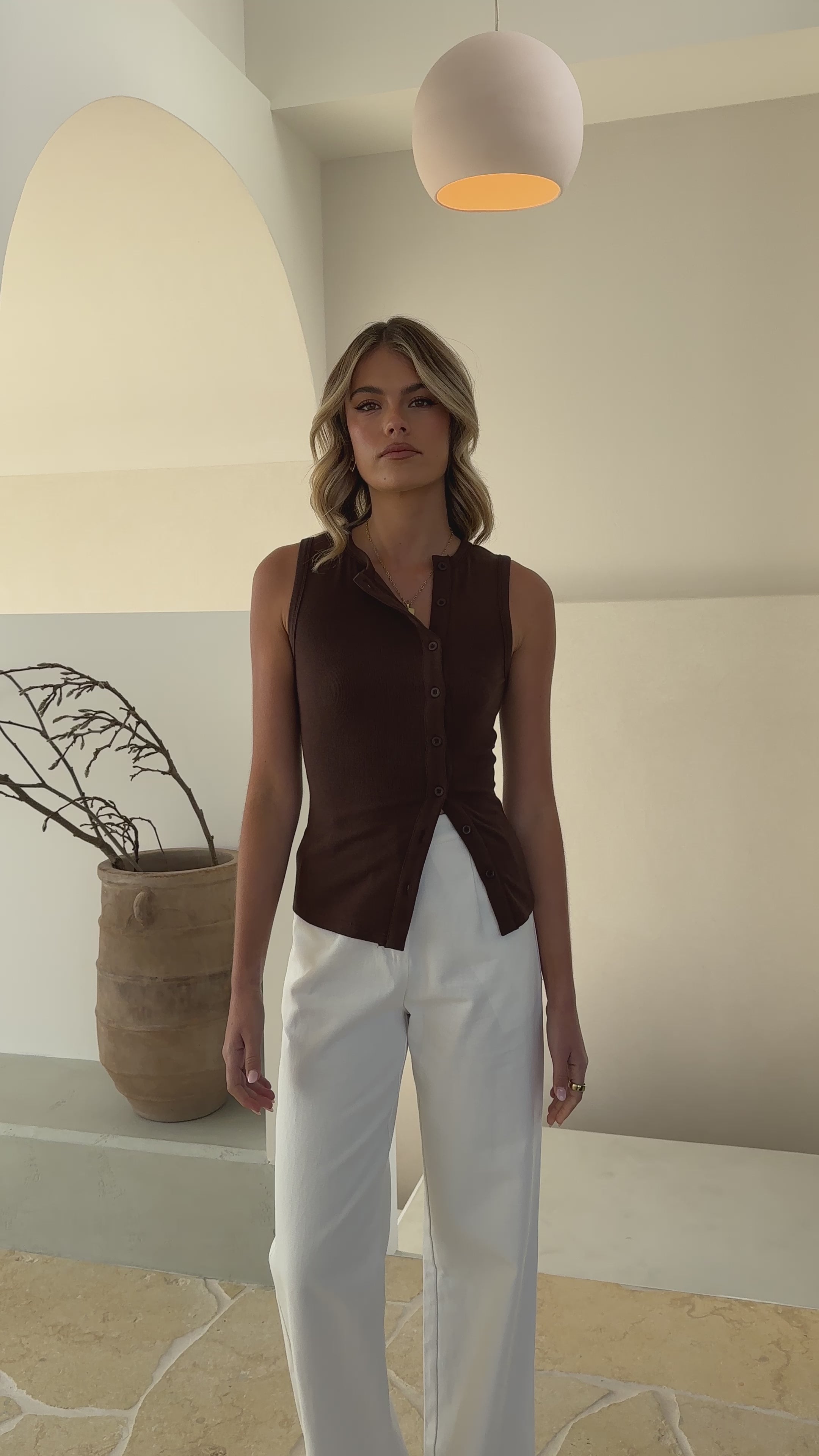 Load video: Edie Top - Chocolate - Billy J