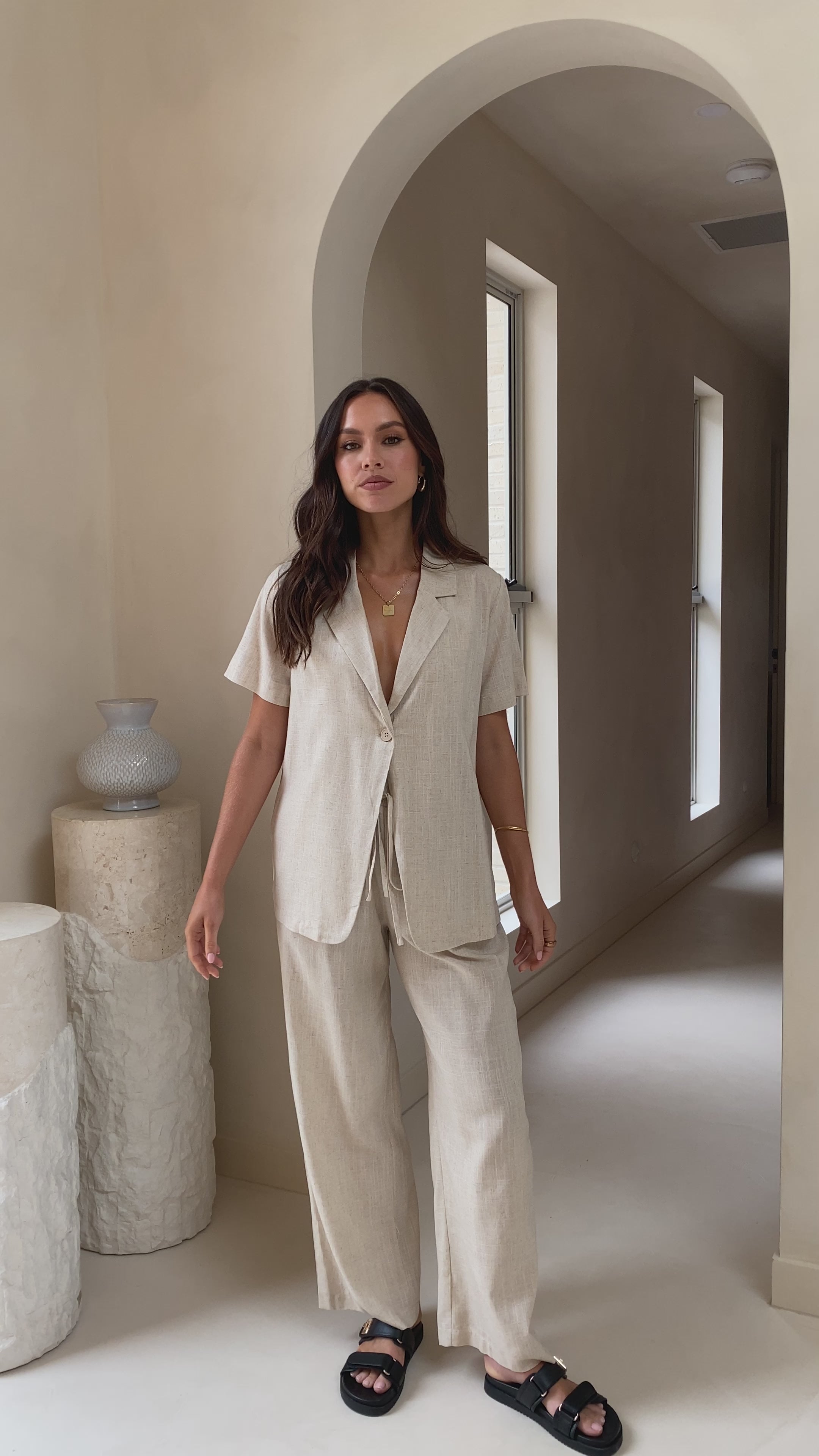 Load video: Adelais Shirt - Beige - Billy J
