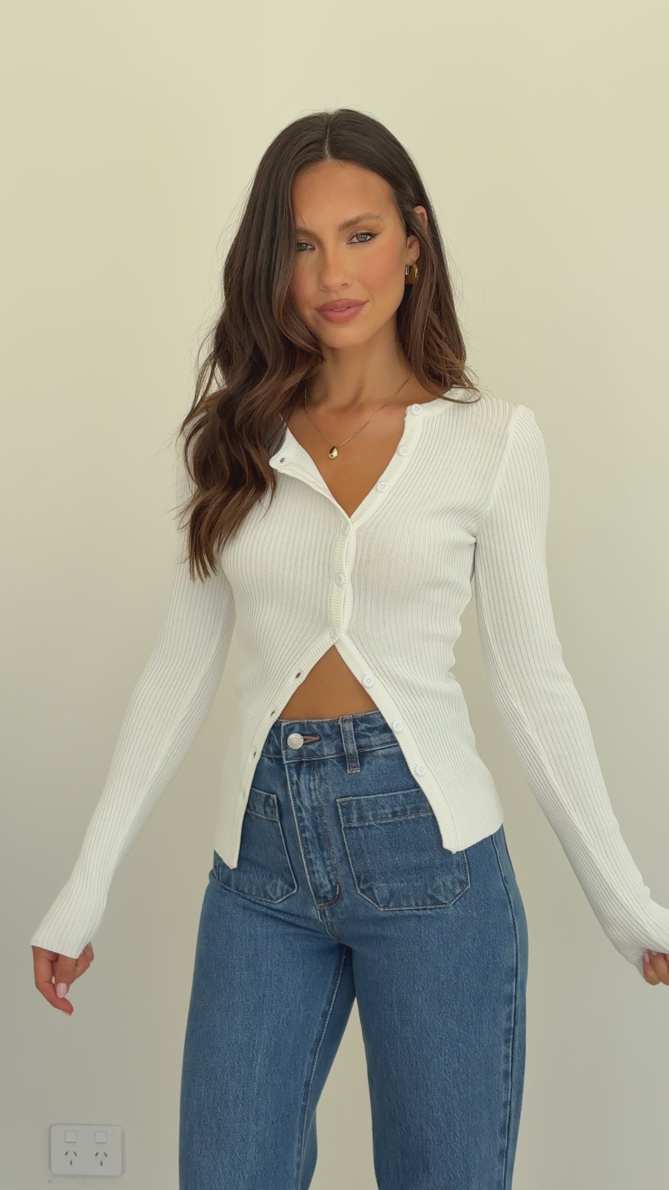 Load video: Lyra Long Sleeve Ribbed Top - White - Billy J