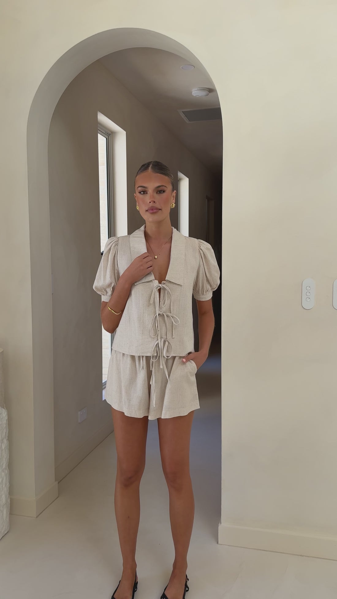 Alma Shorts - Beige - Billy J