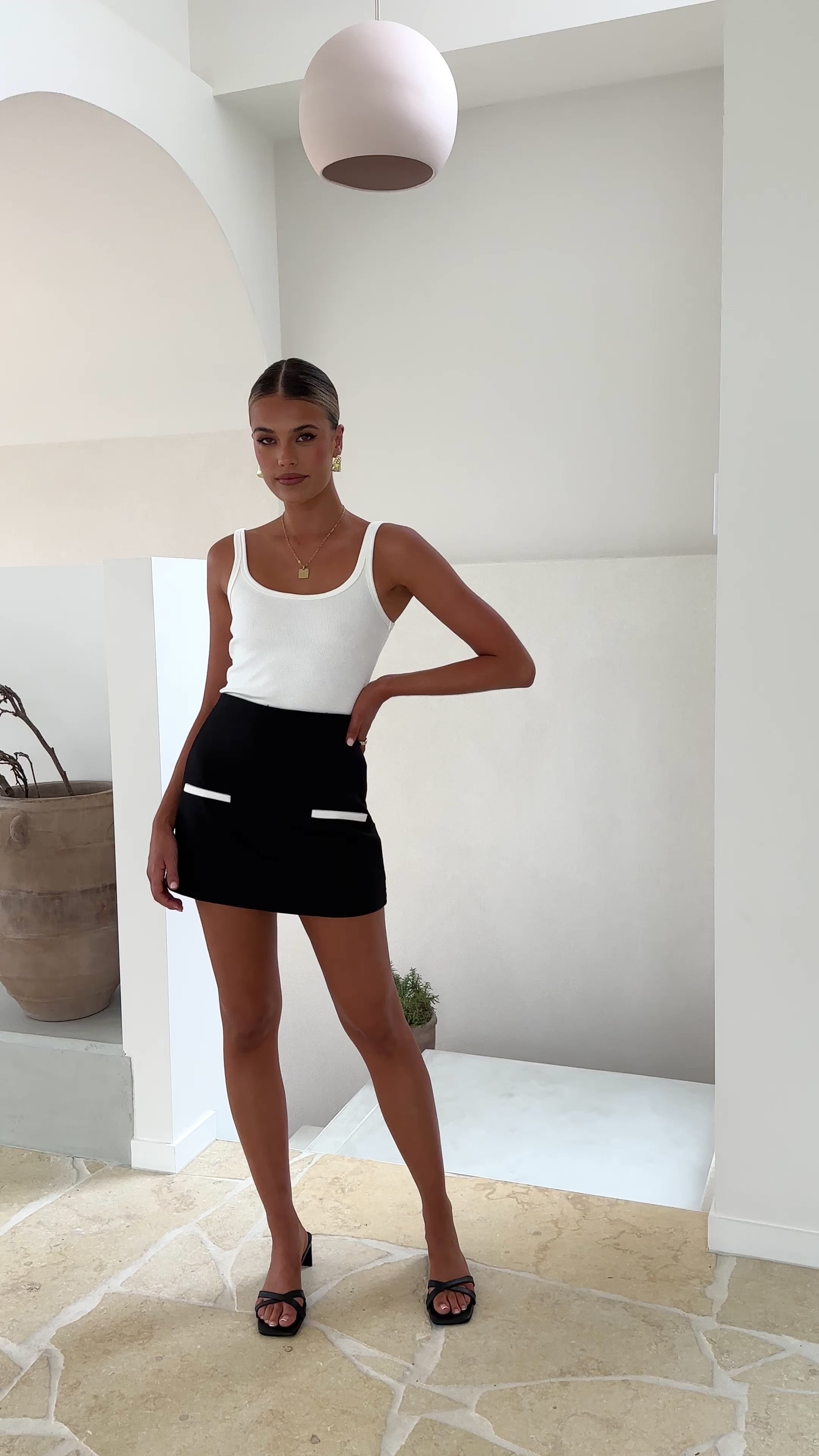 Load video: Jessica Skort - Black/White Contrast - Billy J