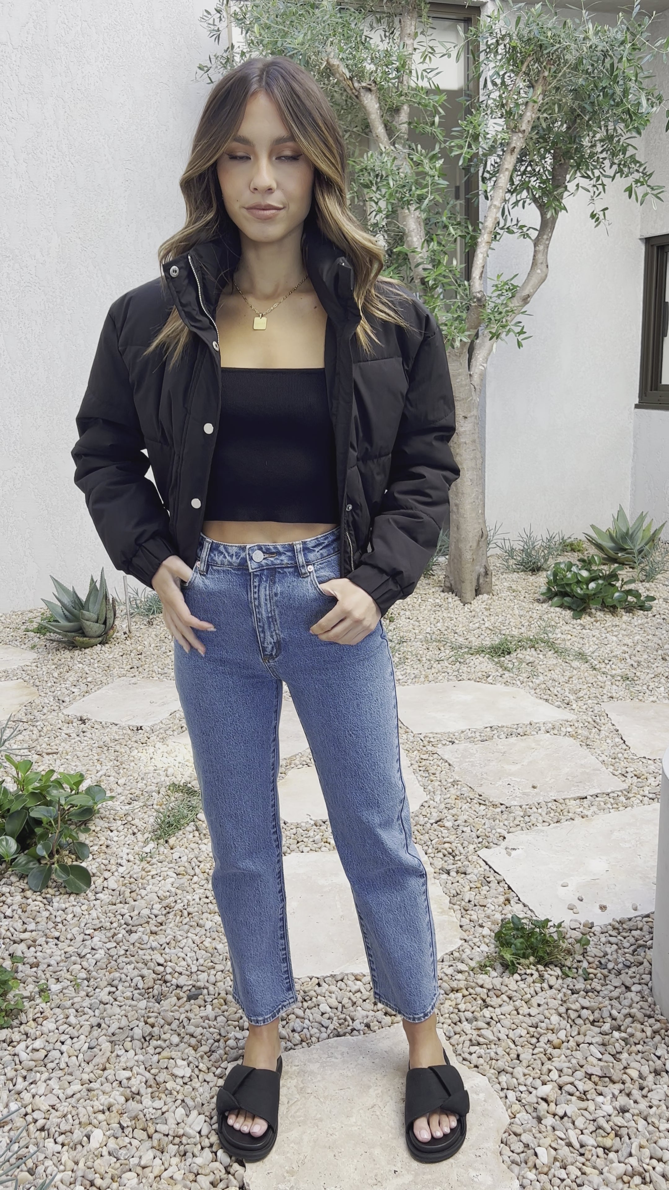 Load video: Scarlett Puffer Jacket - Black - Billy J