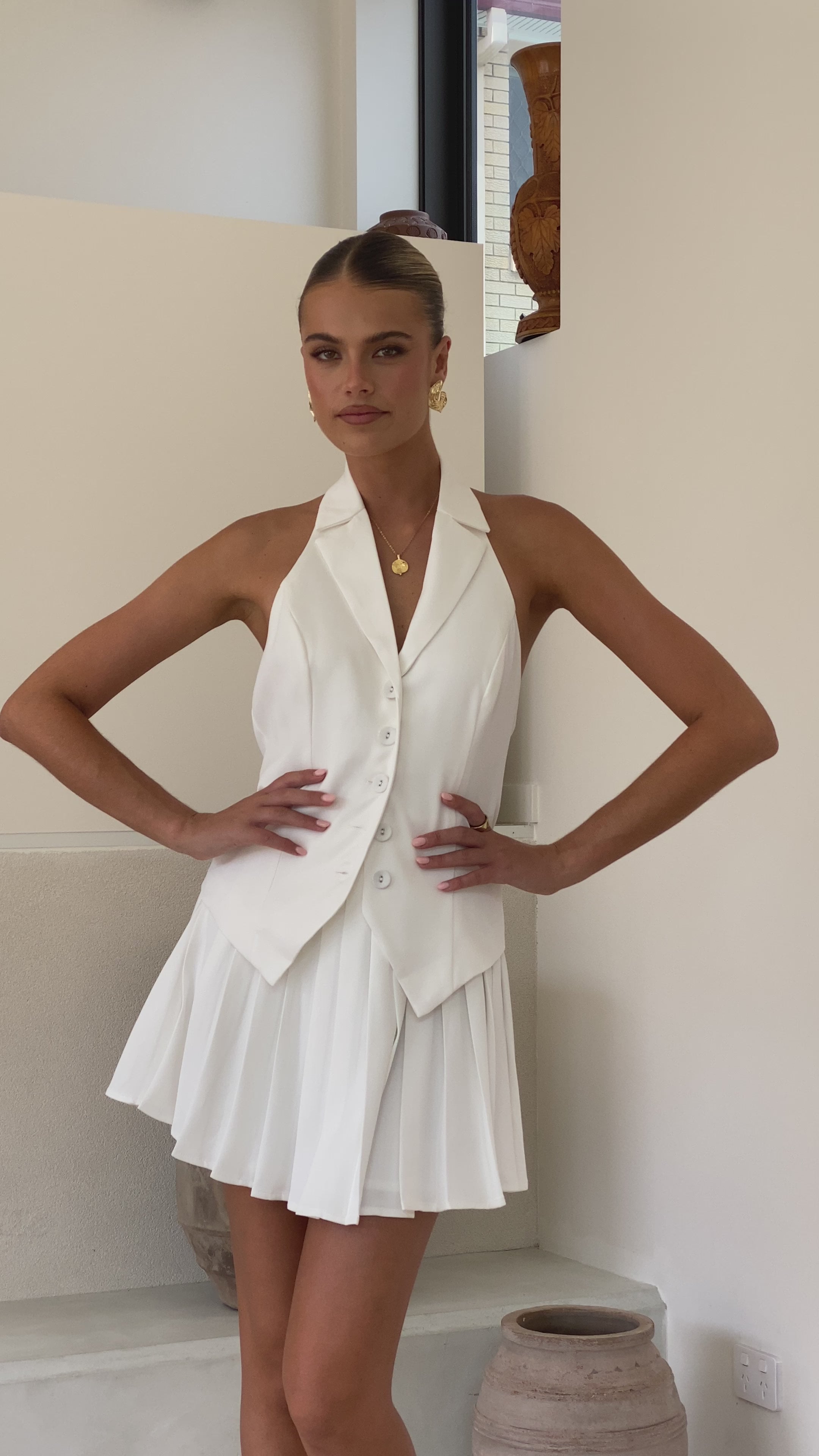 Load video: Yetta Vest Top - White - Billy J