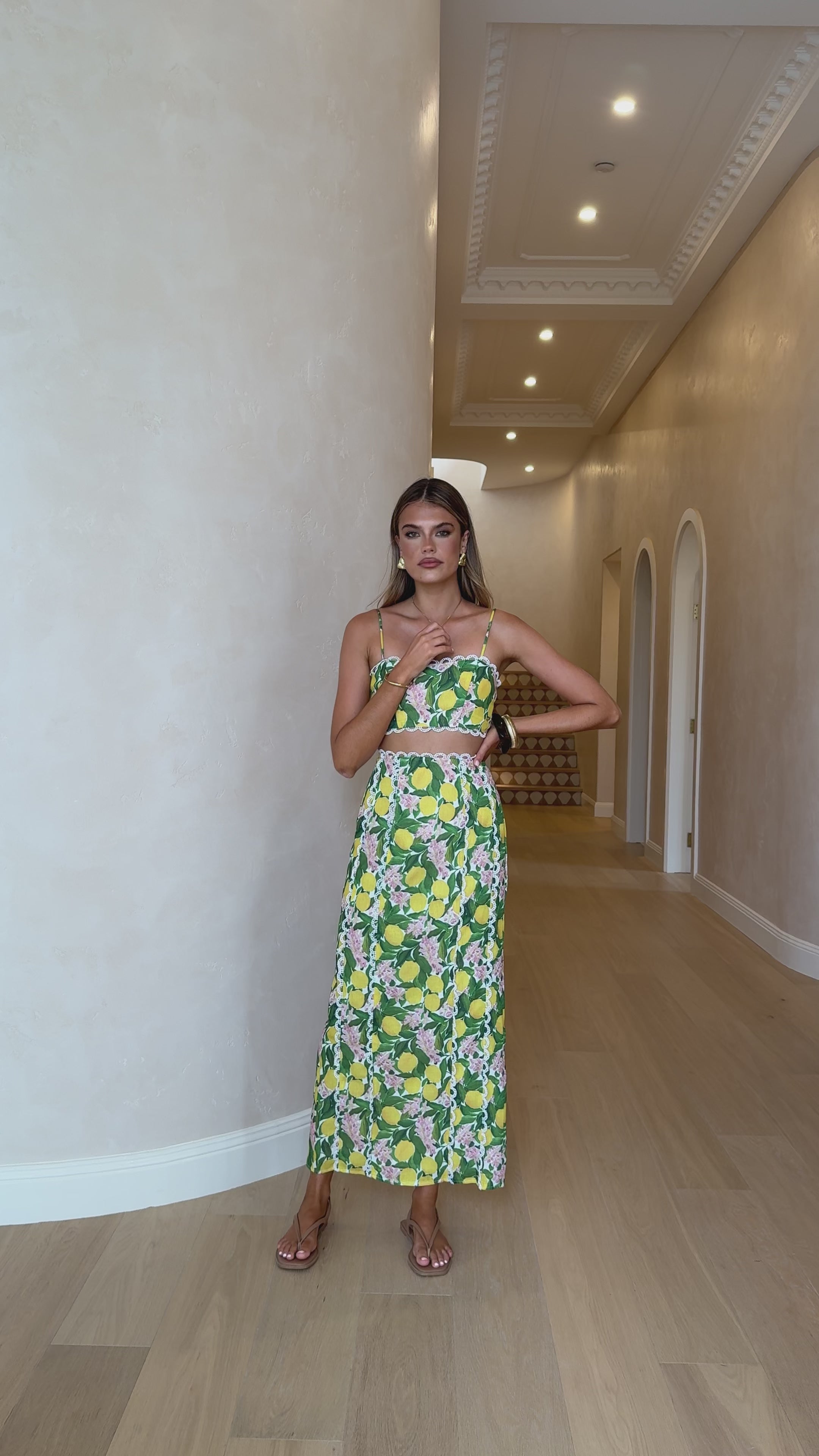 Load video: Nova Crop Top - Lemon Print - Billy J
