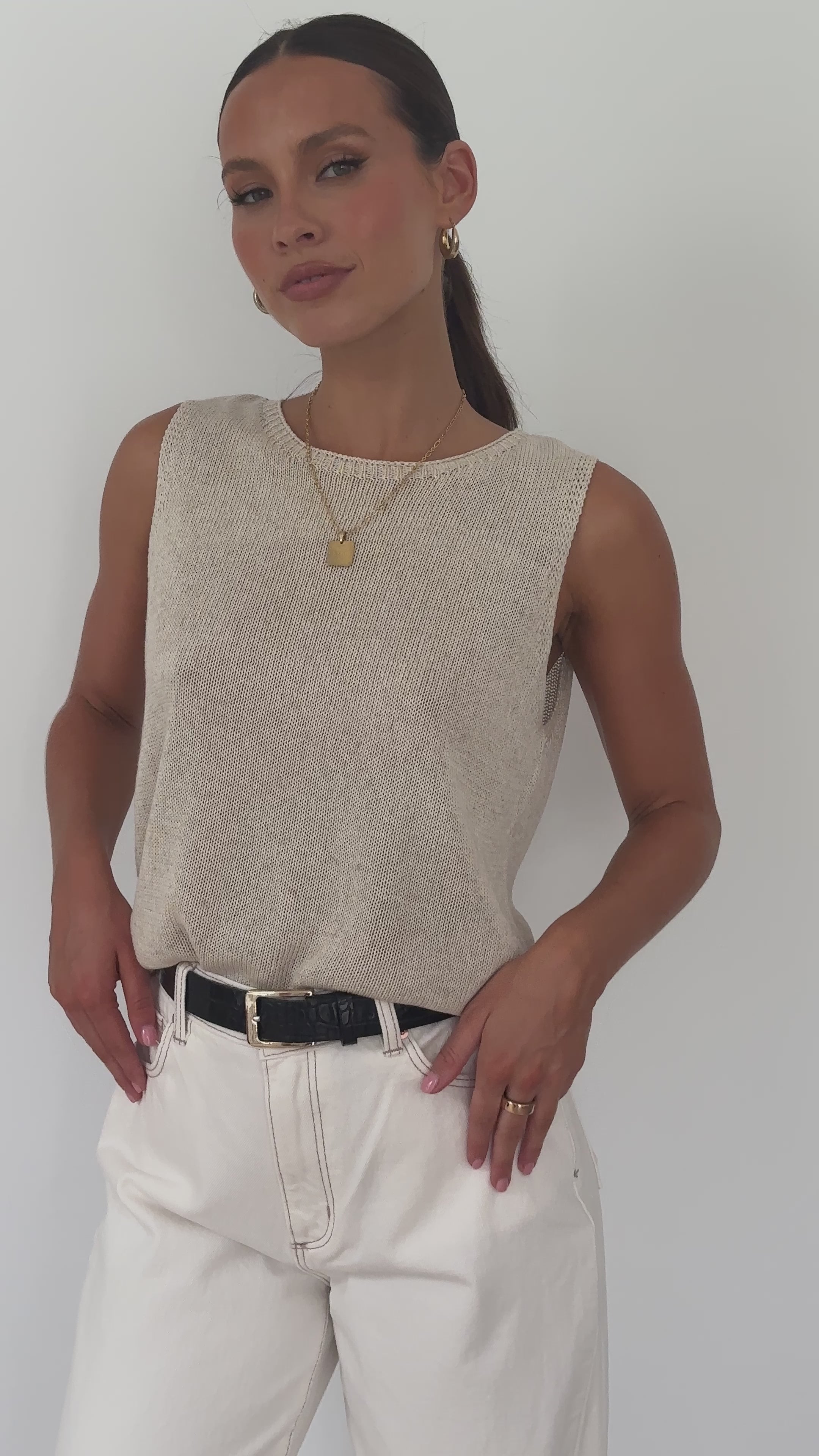 Load video: Fareeda Top - Natural - Billy J